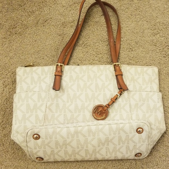 Michael Kors Handbags - Michael Kors Jet Set Leather Tote Bag